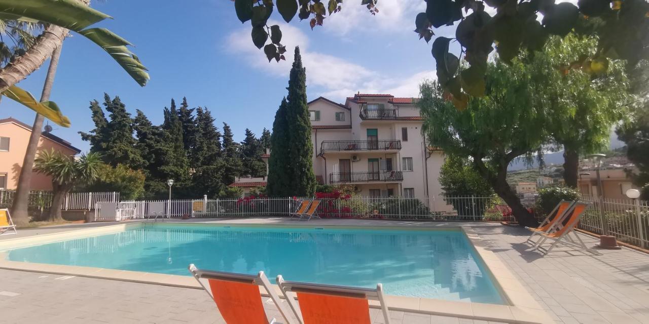 Residence Oleandro Pietra Ligure Εξωτερικό φωτογραφία