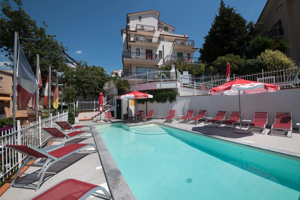 Residence Oleandro Pietra Ligure Εξωτερικό φωτογραφία